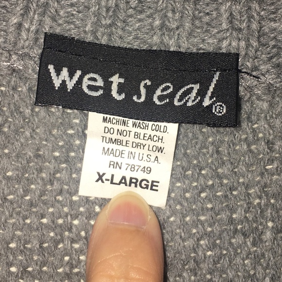 ♦️LNC♦️Gray Crop Cardigan - Picture 2 of 4